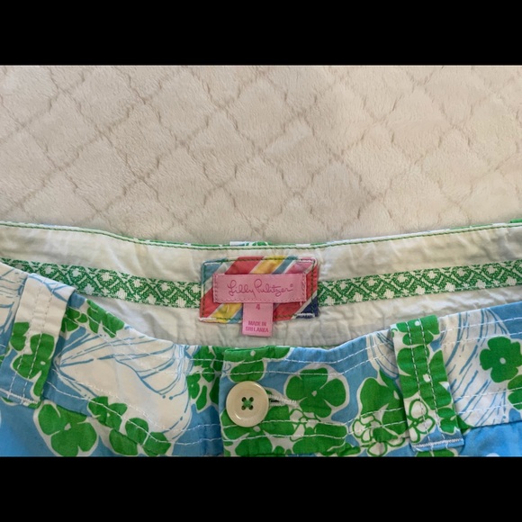SOLD! Lilly Pulitzer Shorts Size 4 - Picture 2 of 4